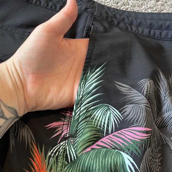 Billabong Board Shorts - Picture 10 of 11